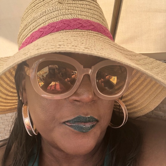 Meet your Posher, Angela - Picture 5 of 5